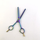 Modelierschere Raven Blue - Titanisierte einseitig gezahnte Hundeschere - 5,5 Zoll 28 Zähne